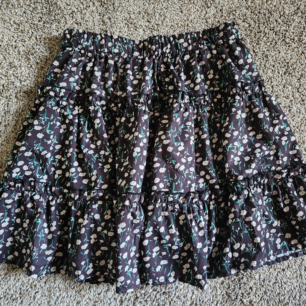Brand: SHEIN Size: Small (US: 4) Color: Black, White, Green, Light Pink